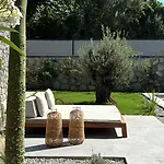 Villa Thelevissihouses